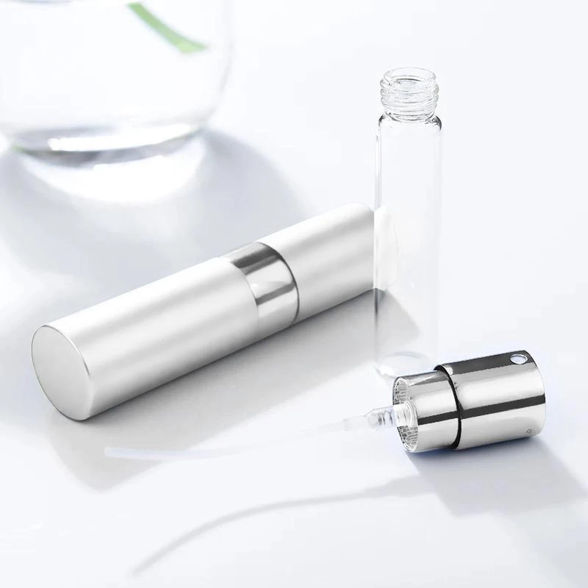 Scenty - Parfum Verstuiver Navulbaar - Mini Parfum Flesje - Reisflesje - Zilver 6 Scenty - Parfum Verstuiver Navulbaar - Mini Parfum Flesje - Reisflesje - Zilver - Afbeelding 6