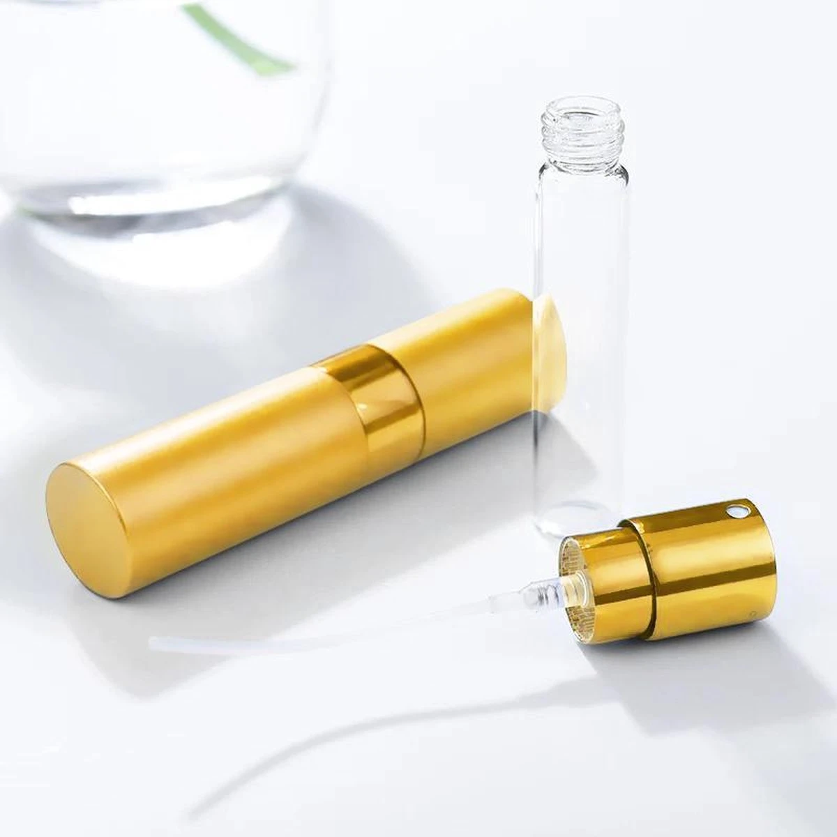 Scenty - Parfum Verstuiver Navulbaar - Mini Parfum Flesje - Reisflesje - Goud 6 Scenty - Parfum Verstuiver Navulbaar - Mini Parfum Flesje - Reisflesje - Goud - Afbeelding 6