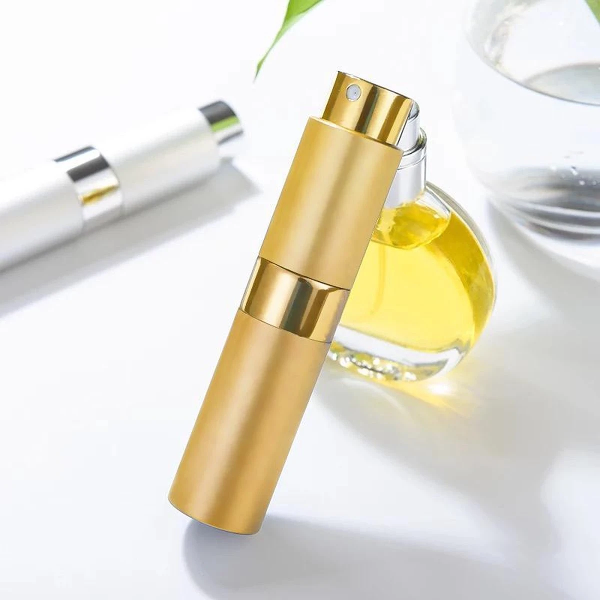 Scenty - Parfum Verstuiver Navulbaar - Mini Parfum Flesje - Reisflesje - Goud 8 Scenty - Parfum Verstuiver Navulbaar - Mini Parfum Flesje - Reisflesje - Goud - Afbeelding 8