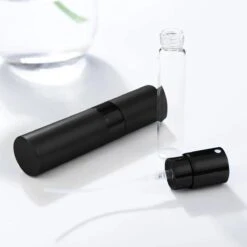 Scenty - Parfum Verstuiver Navulbaar - Mini Parfum Flesje - Reisflesje - Zwart -Damesparfum Winkel 1200x1200 249