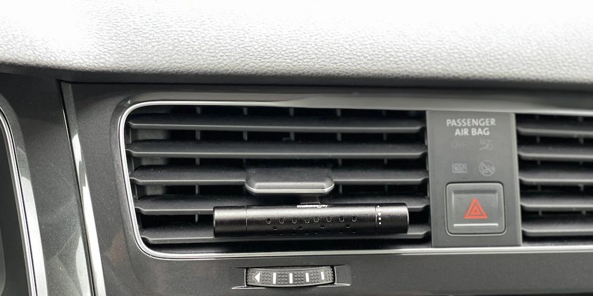 Luxe Auto Luchtverfrisser - 3 Aroma Geuren - Auto Verfrisser - Auto Luchtje - Zwart 5 Luxe Auto Luchtverfrisser - 3 Aroma Geuren - Auto Verfrisser - Auto Luchtje - Zwart - Afbeelding 5