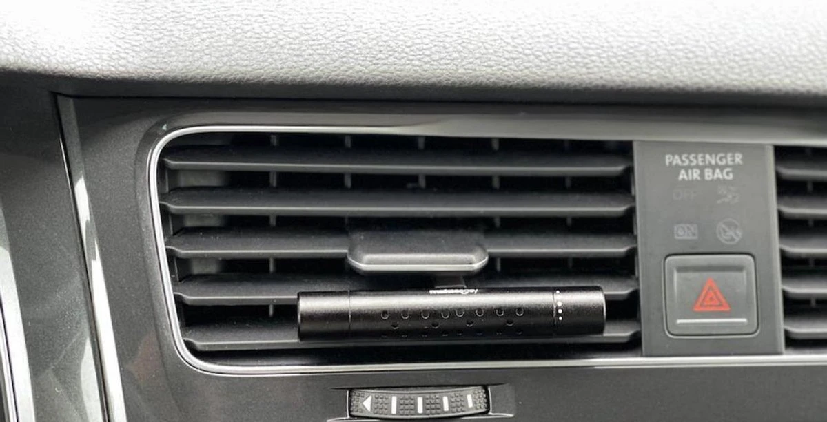 Luxe Auto Luchtverfrisser - 3 Aroma Geuren - Auto Verfrisser - Auto Luchtje - Zwart 8 Luxe Auto Luchtverfrisser - 3 Aroma Geuren - Auto Verfrisser - Auto Luchtje - Zwart - Afbeelding 8